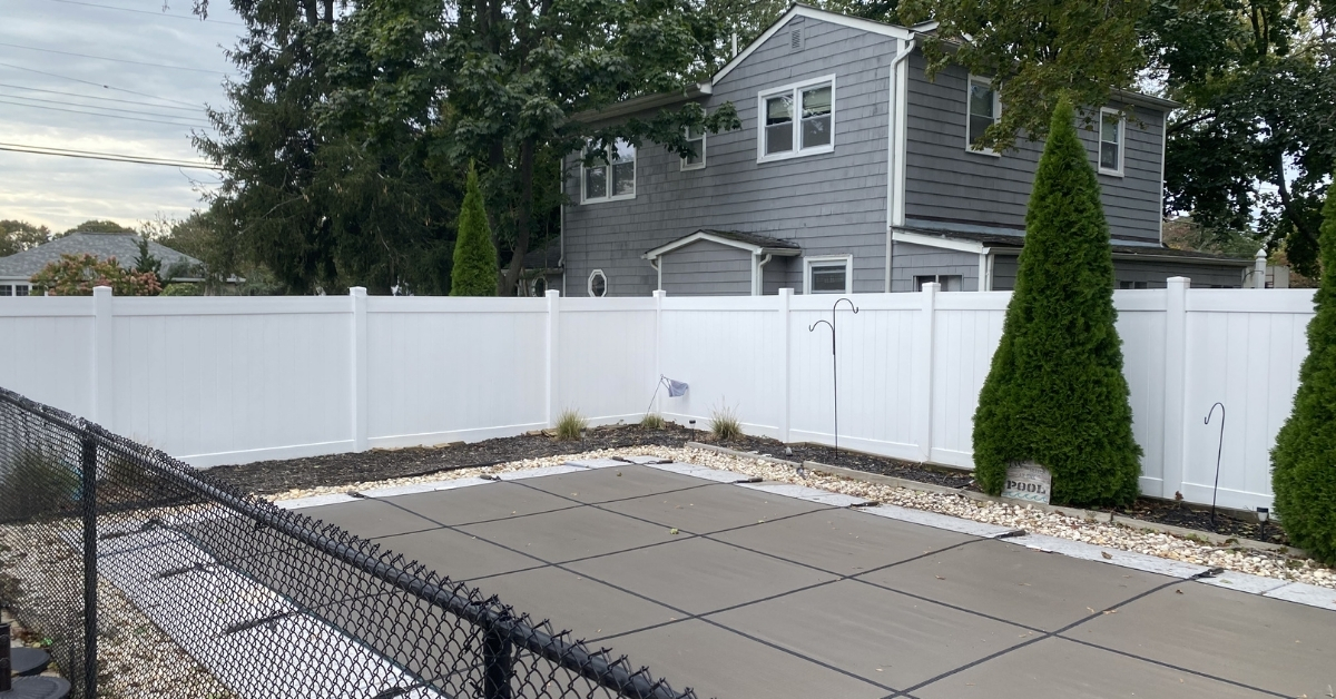 Vinyl fence cleaning